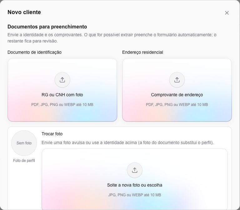 Tela real de novo cliente, com envio de identidade e comprovante para preenchimento do cadastro.
